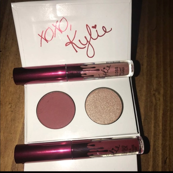 Kylie Cosmetics Smooch Valentines kit - Picture 1 of 4